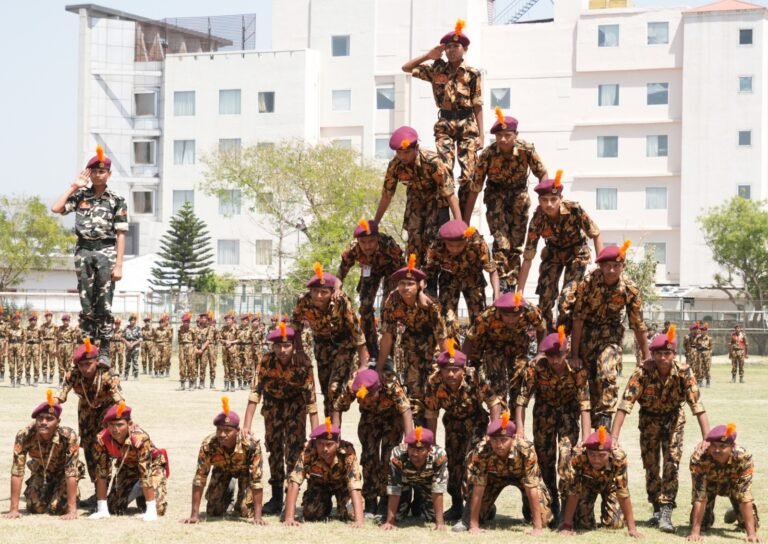 गाजियाबाद के 700 स्कूली छात्रों ने किया सैनिक प्रशिक्षण का प्रदर्शन