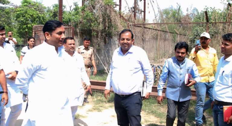 ऊर्जा राज्यमंत्री सोमेंद्र तोमर ने निर्माणाधीन विद्युत उपकेंद्र का किया निरीक्षण, अधिकारियों को समन्वय स्थापित कर शेष कार्य को जल्द पूर्ण करने हेतु किया निर्देशित
