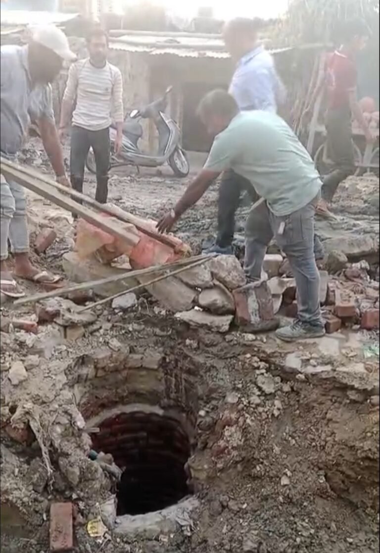 गाजियाबाद के न्यू शांति नगर में टूटी पाइपलाइन से जल संकट, खुले सीवर जानलेवा
