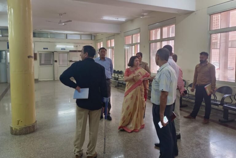 कुलपति ने किया कमेटी सेल, संबद्धता विभाग और पीएचडी विभाग का निरीक्षण, कार्यप्रणाली होगी डिजिटल