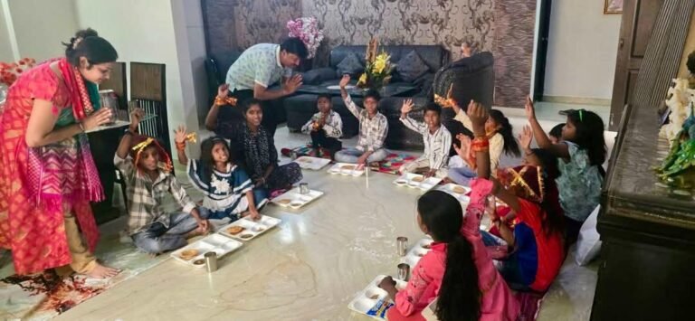 गुलमोहर एनक्लेव में नवमी पर श्रद्धा से हुआ कन्या पूजन