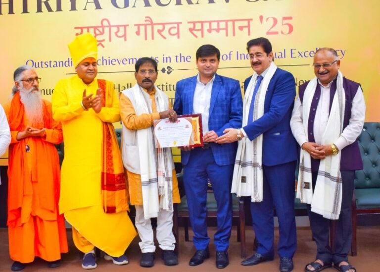 राष्ट्रीय गौरव सम्मान से नवाजे गए वरिष्ठ पत्रकार अजय चौधरी