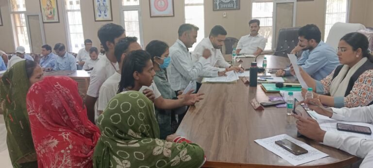 तहसील दिवस में उमड़ी जनसमस्याएं, 114 शिकायतें, 7 का मौके पर निस्तारण