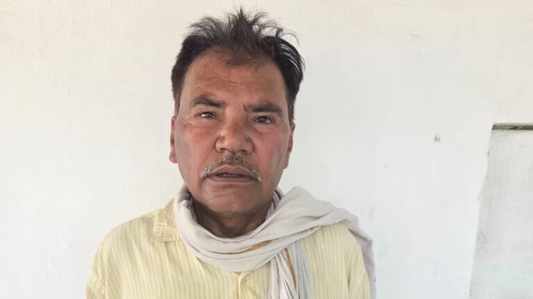 रेलवे ट्रैक पर आत्महत्या करने जा रहे व्यक्ति की पुलिस ने बचाई जान