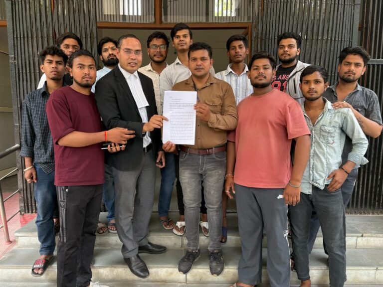 शालीमार गार्डन में बैटरी चोर गैंग का भंडाफोड़,18 बैटरियां व ई-रिक्शा बरामद