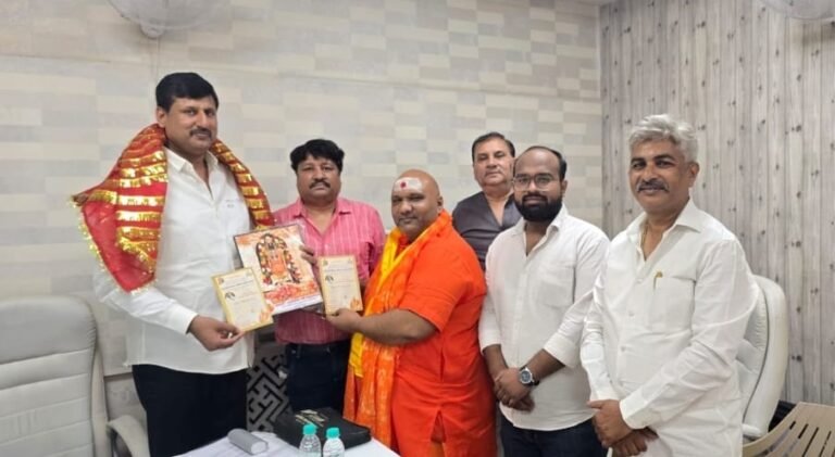 हनुमान जन्मोत्सव के लिए स्वामी परमदेव ने दिया विशेष आमंत्रण, गाजियाबाद में हुआ भव्य स्वागत