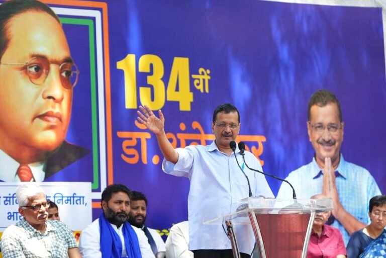 देश की दोनों बड़ी पार्टियों को बाबा साहब से कोई प्यार नहीं, मजबूरी में इनको बाबा साहब को इज्जत देने का दिखावा करना पड़ता है- केजरीवाल