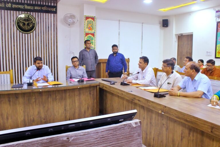 गाजियाबाद में आयुष्मान भारत योजना की जिला शिकायत निवारण समिति की बैठक संपन्न