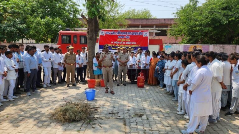 लाला लाजपत राय स्मारक मेडिकल कॉलेज मेरठ में हुई फायर सेफ्टी ट्रेनिंग
