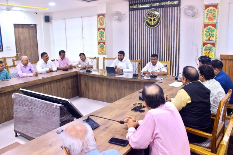 गाजियाबाद में फ्लैट ओनर फेडरेशन की बैठक, प्रदूषण और शहरी सुविधाओं पर रखे गए ठोस सुझाव