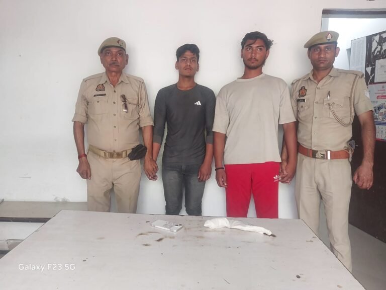 ग्राइंडर ऐप से दोस्ती कर युवक को ब्लैकमेल, तमंचा दिखाकर लूटा 98 हजार रुपये