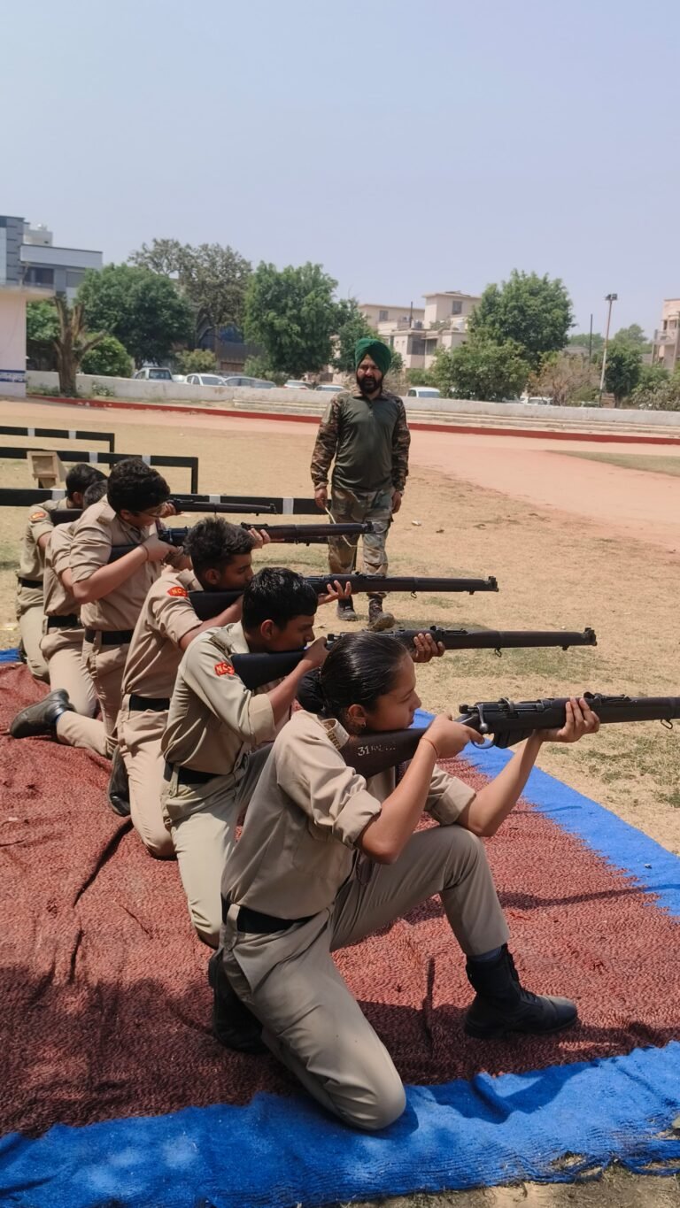 गुलावठी सुरेश चंद्र अग्रवाल मेमोरियल पब्लिक स्कूल, गुलावठी के एनसीसी कैडेट्स ने 36 यूपी बटालियन द्वारा चलाए जा रहे फायरिंग कैंप में हिस्सा लिया