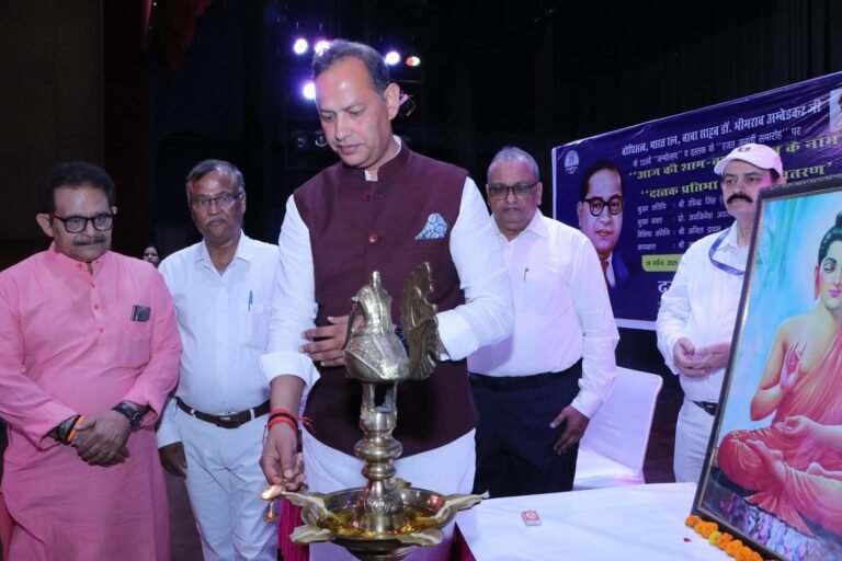 दस्तक के रजत जयंती समारोह में बाबा साहब डॉ भीमराव अंबेडकर का 135 वा जन्मोत्सव मनाया गया