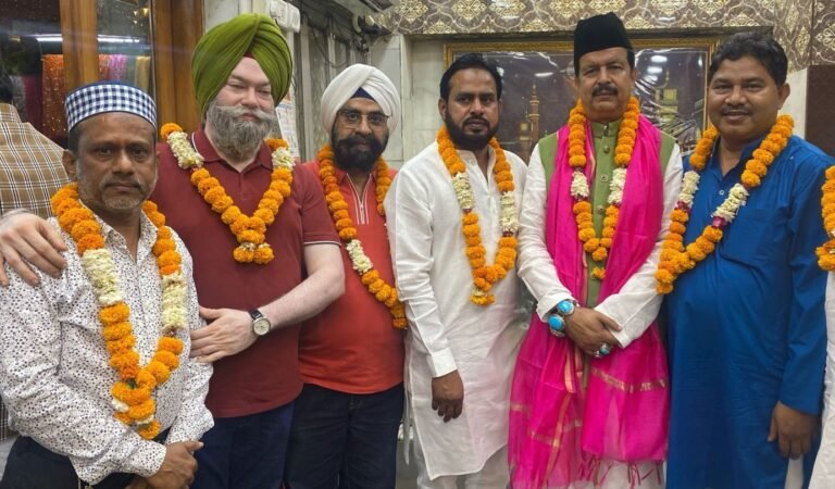 हज़रत अमीर खुसरो के 721 वें उर्स मुबारक पर दिखा रूहानी माहौल