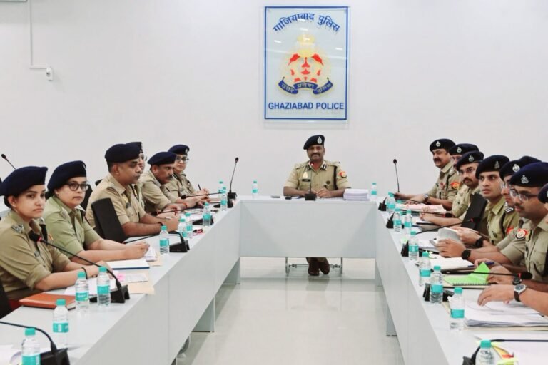 गाजियाबाद पुलिस कमिश्नर जे. रविन्दर गौड ने दी सख्त हिदायतें, थानों की कार्यशैली में होगा सुधार
