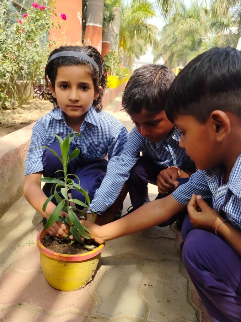 डीमोंटफोर्ट एकेडमी में धूमधाम से मनाया गया पृथ्वी दिवस