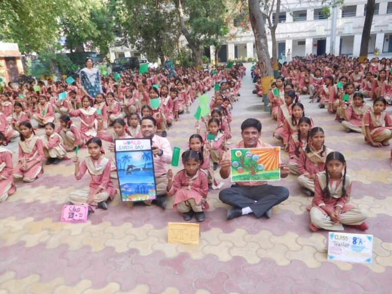विश्व पृथ्वी दिवस पर निबंध प्रतियोगिता का आयोजन