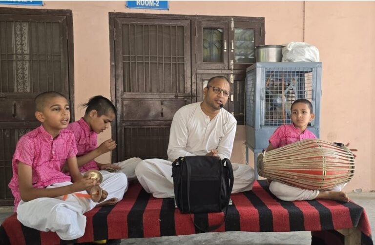 श्री शिव बालाजी धाम मंदिर में हुआ हरिनाम संकीर्तन व आध्यात्मिक चर्चा का आयोजन