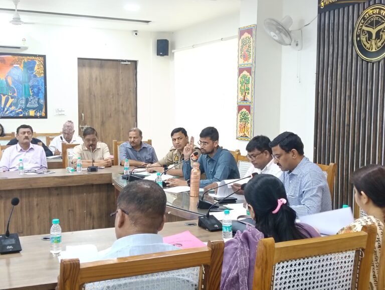 गाजियाबाद में जिला उद्योग बंधु की बैठक सम्पन्न, औद्योगिक क्षेत्रों में तेजी से होंगे विकास कार्य