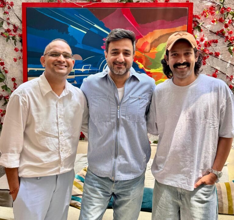 सिद्धार्थ आनंद और महावीर जैन ने मिलकर बनाई इंटरनेशनल थ्रिलर व्हाइट, जिसमें गुरुदेव श्री श्री रविशंकर की भूमिका में विक्रांत मैसी होंगे
