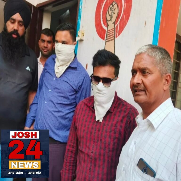 एंटी करप्शन की टीम ने 70 हजार रुपये की रिश्वत लेते दो बाबू पकड़े।