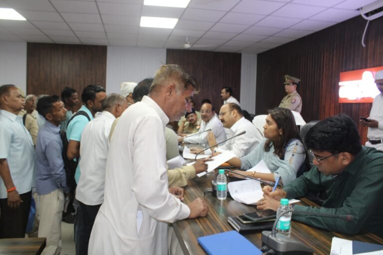 जिलाधिकारी की अध्यक्षता में तहसील सरधना में संपन्न हुआ सम्पूर्ण समाधान दिवस