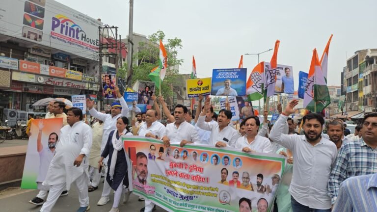 केंद्र सरकार द्वारा देश में जातिगत जनगणना कराए जाने को लेकर कांग्रेस जनों ने निकाला धन्यवाद जुलूस