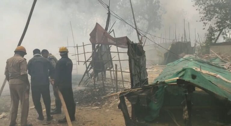 गाजियाबाद की झुग्गी- झोपड़ियों में लगी आग, दमकल की 5 यूनिटों ने आग पर पाया काबू,