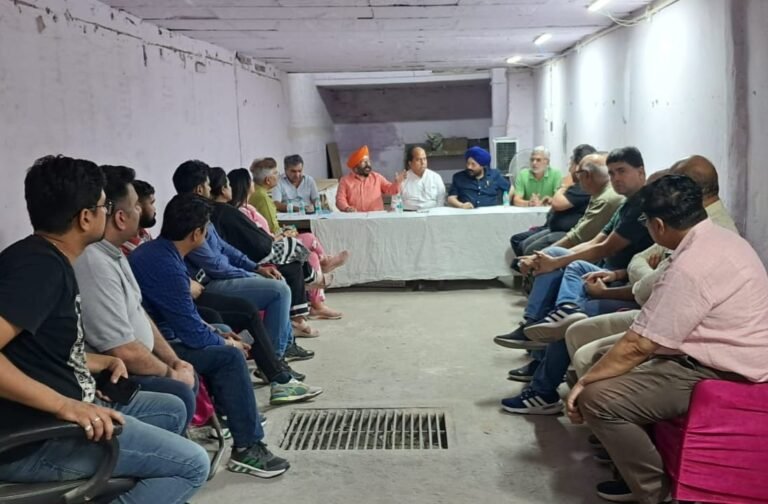 बाढ़ा हिंदू राव थाना क्षेत्र के तेलीवाड़ा चौक से मिठाई पुल तक बढ़ रही है अपराधी घटनाएं – व्यापारी
