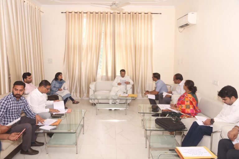 गाजियाबाद में मंत्री नरेंद्र कश्यप की अध्यक्षता में मेरठ मंडल की समीक्षा बैठक सम्पन्न