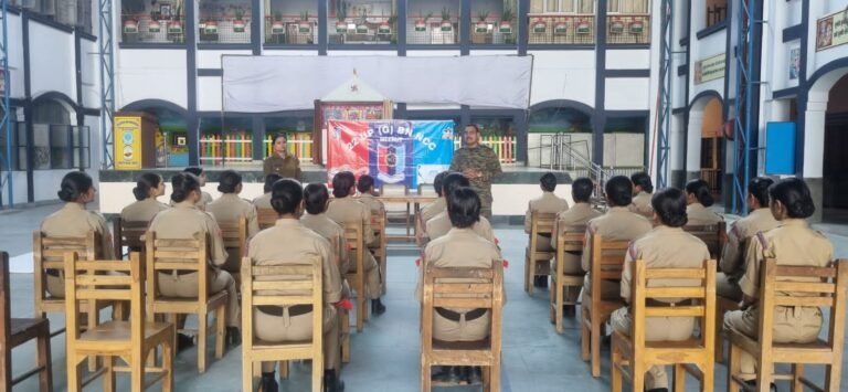 गर्ल्स कैडेट्स ने बालेराम ब्रजभूषण सरस्वती शिशु मंदिर&nbsp; में किया मॉक ड्रिल का अभ्यास।