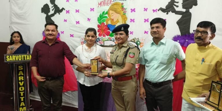 सर्वोत्तम पब्लिक स्कूल में हाईस्कूल के छात्र-छात्राओं को किया प्रोत्साहित