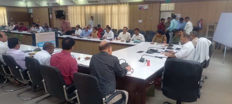 जिलाधिकारी की अध्यक्षता में आयोजित हुई सड़क सुरक्षा समिति की बैठक