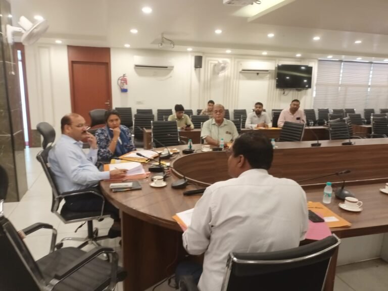 जिलाधिकारी की अध्यक्षता में संपन्न हुई जिला स्तरीय सतर्कता एवं अनुश्रवण समिति तथा शादी अनुदान योजना के संबंध में जिला स्तरीय समिति की बैठक