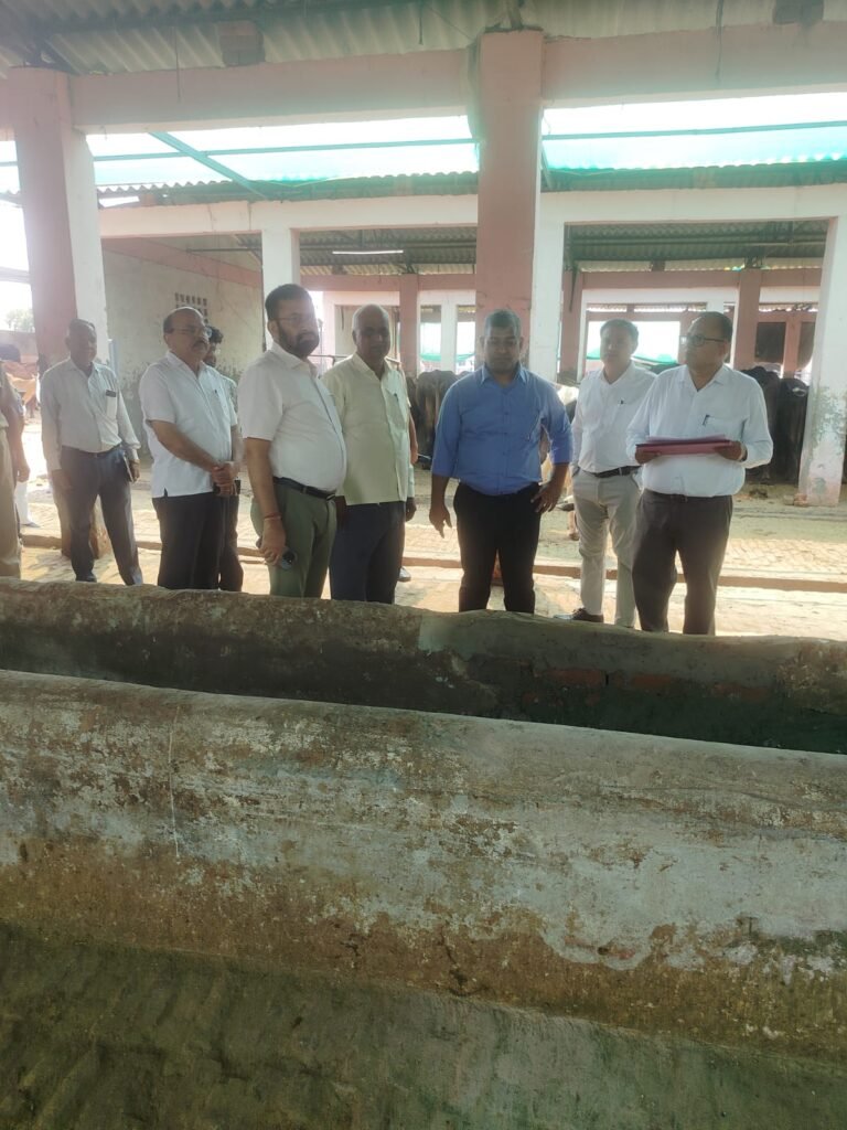 जनपद के नोडल अधिकारी द्वारा जल जीवन मिशन कार्यक्रम के अंतर्गत ग्राम महमूदपुर में पेयजल योजना का किया गया निरीक्षण