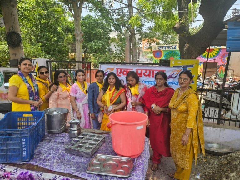 गंगा दशहरा पर एक प्रयास ने किया शर्बत वितरण