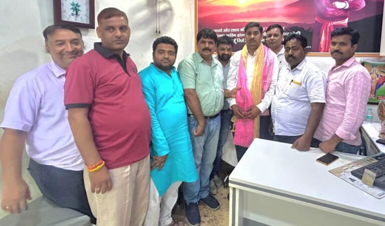हापुड़ में विजय त्रिपाठी का भव्य स्वागत, पत्रकारों की समस्याओं को लेकर मुख्यालय पर 25 जून को होगा बड़ा आंदोलन