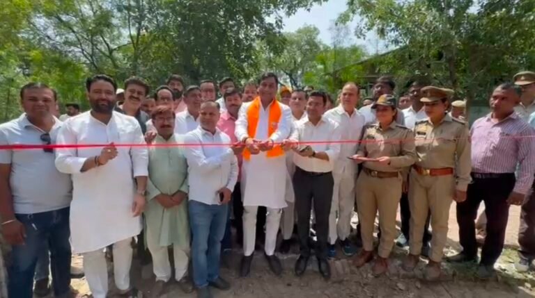 संजय वन का विकास&nbsp; शुरू डॉ. सोमेंद्र तोमर ने किया सौंदर्यकरण कार्य का शुभारंभ