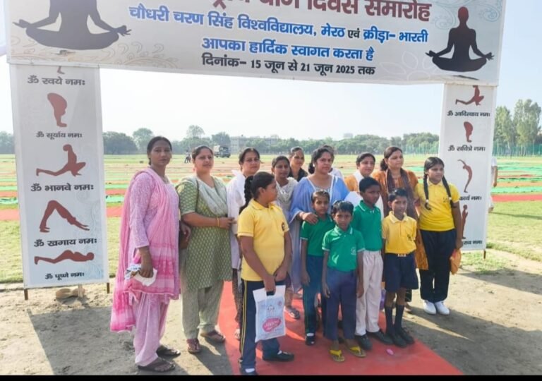 मदन मोहन विद्या मंदिर विद्यालय के बच्चे व टीचर्स विश्व योग दिवस पर योग शिविर मे हुए सम्मिलित