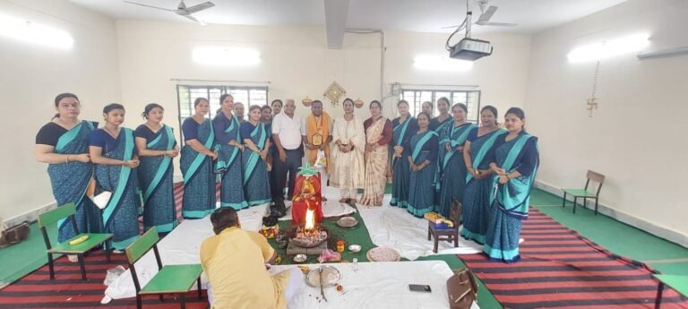 मदन मोहन विद्या मंदिर मे विद्यालय के स्थापना दिवस के उपलक्ष में किया हवन, मनाया डॉक्टर्स डे
