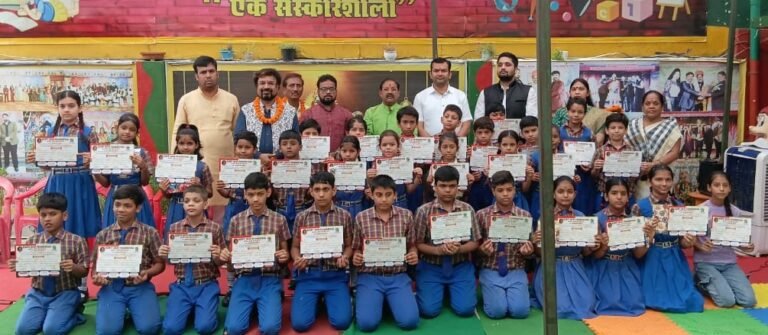 AIM INTERNATIONAL ACADEMY, मोहनपुरी में पर्यावरण पर चित्रकला प्रतियोगिता के बाद ‘KDF स्टूडेंट्स अवार्ड समारोह का आयोजन