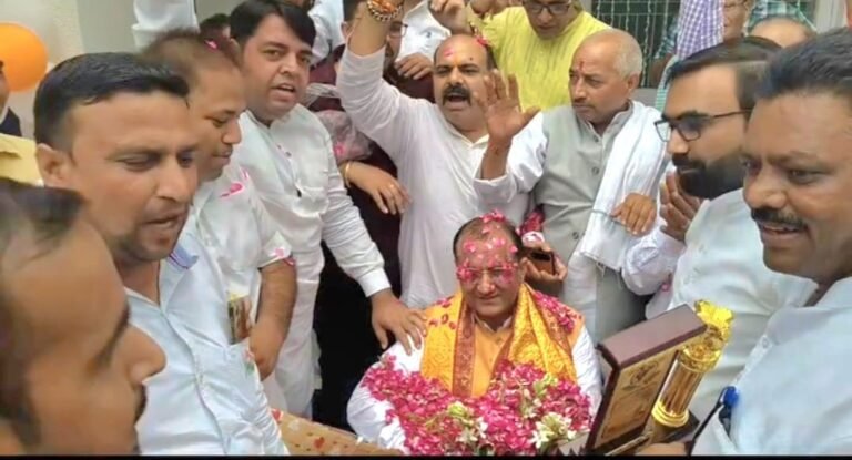 समाज के हर वर्ग ने मनाया एमएलसी धर्मेंद्र भारद्वाज का जन्मदिन