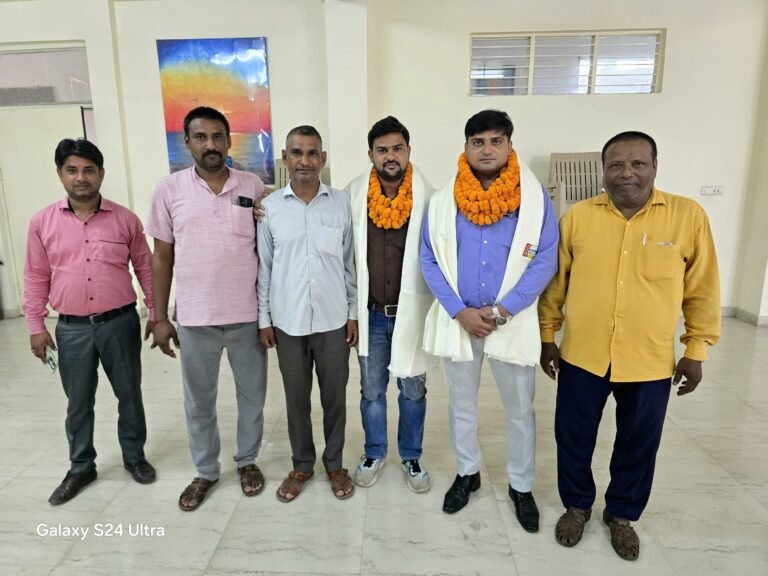 परीक्षितगढ़ में नवनिर्वाचित प्रदेश उपाध्यक्ष अजय चौधरी व कार्यकारिणी सदस्य ललित ठाकुर का स्वागत