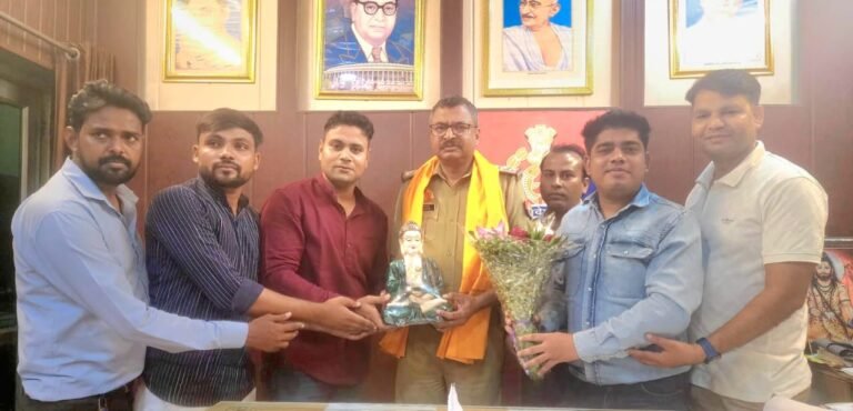 मुनीष प्रताप सिंह को राष्ट्रपति पदक मिलने पर सामाजिक लोगों ने किया सम्मानित