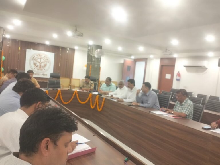 अपर जिलाधिकारी (नगर) की अध्यक्षता में संपन्न हुई जिला सड़क सुरक्षा समिति की बैठक