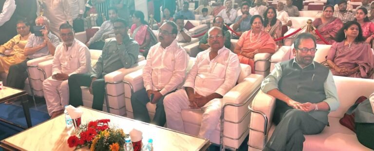 रामलीला समाज को जोड़ने का माध्यम: डीपी यादव