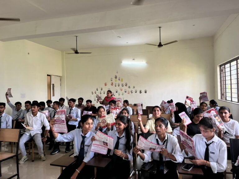 हापुड़ में गूंजा महिला सशक्तिकरण का संदेश, छात्रों को मिली सरकारी योजनाओं की जानकारी