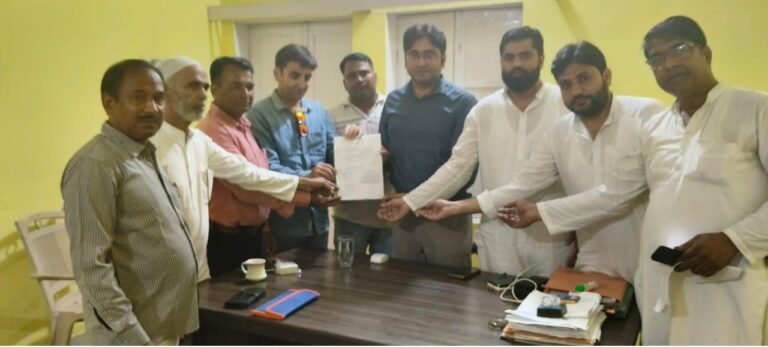 सलावा ग्राम में दो पक्षों के बीच हुए विवाद को लेकर प्रतिनिधि मंडल ने एसडीएम से की मुलाकात