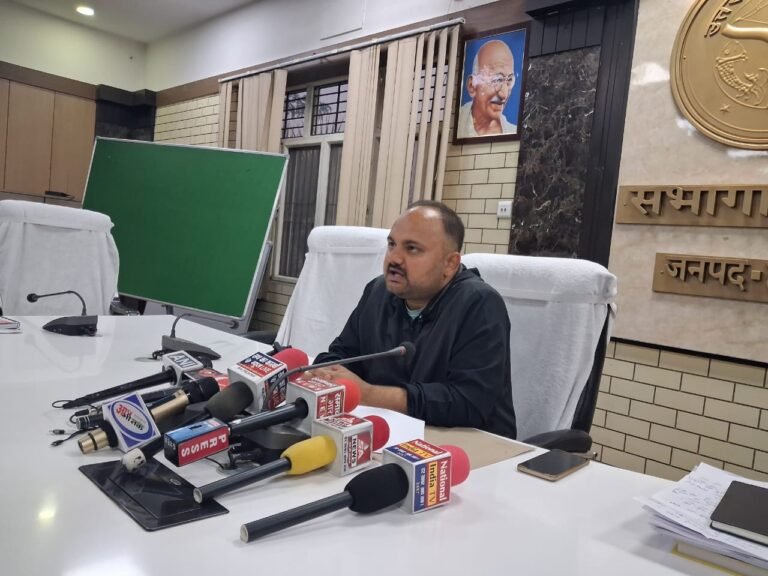 मतदाता सूची विशेष पुनरीक्षण कार्यक्रम पर प्रेस वार्ता, जिलाधिकारी ने दी विस्तृत जानकारी