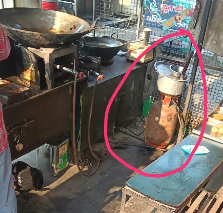लालकुर्ती से शास्त्री नगर तक : क्या घरेलू सिलेंडर सिर्फ ‘हरिया लस्सी’ पर चले, बाकी दुकानों पर कार्रवाई क्यों नहीं ?